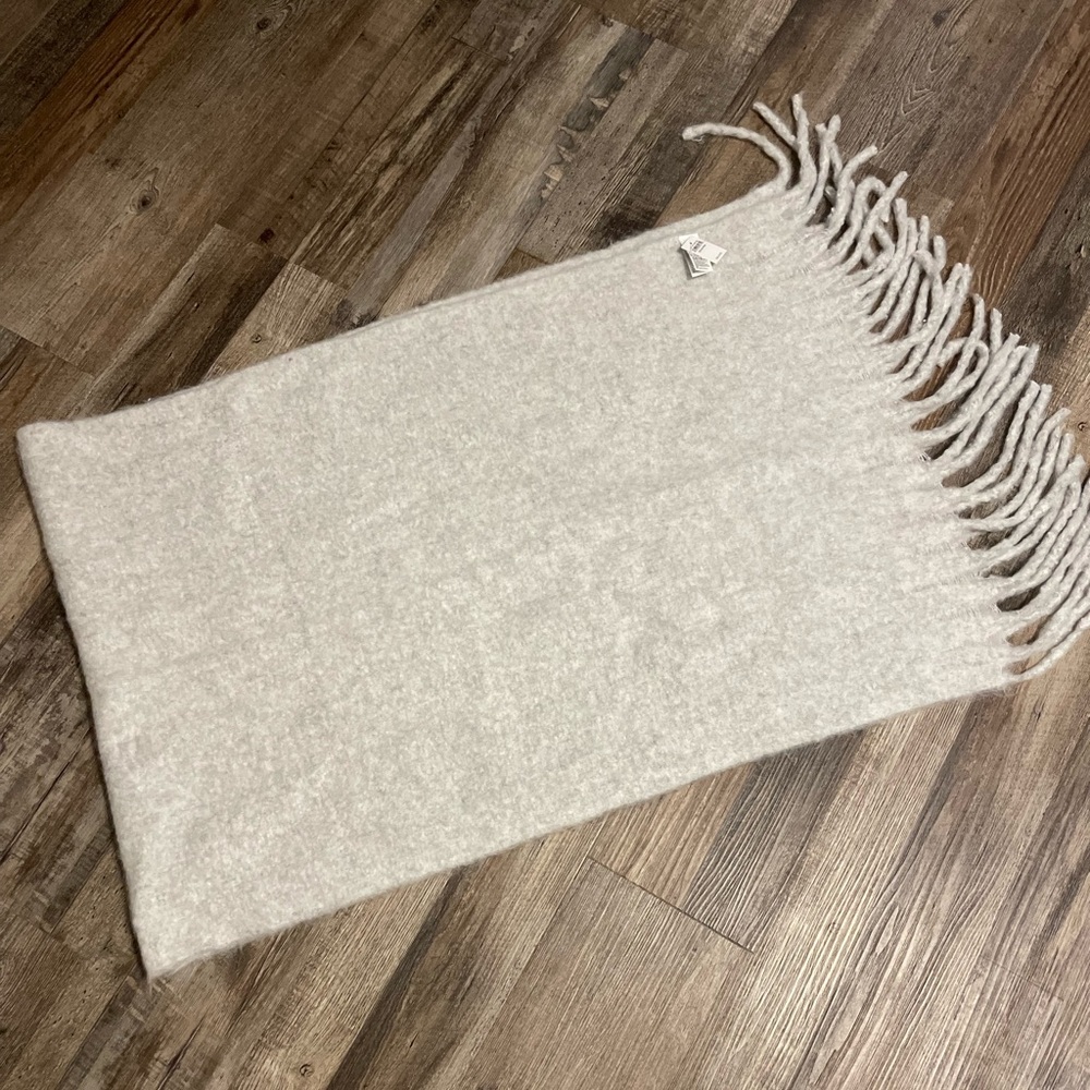 AE Scarf NWT